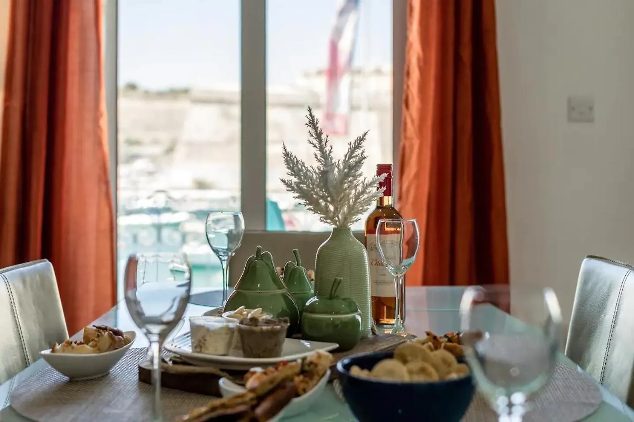 Modern Apt Kalkara Seafront! 0*,