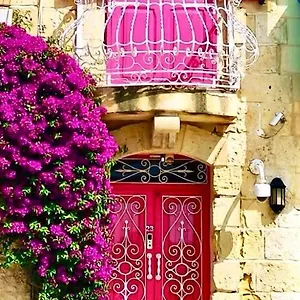 1500 Little Pink House In Creek Kalkara