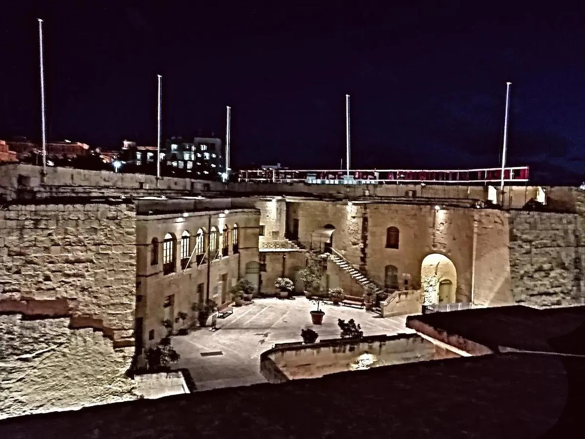 Modern Apt Kalkara Seafront! 0*,