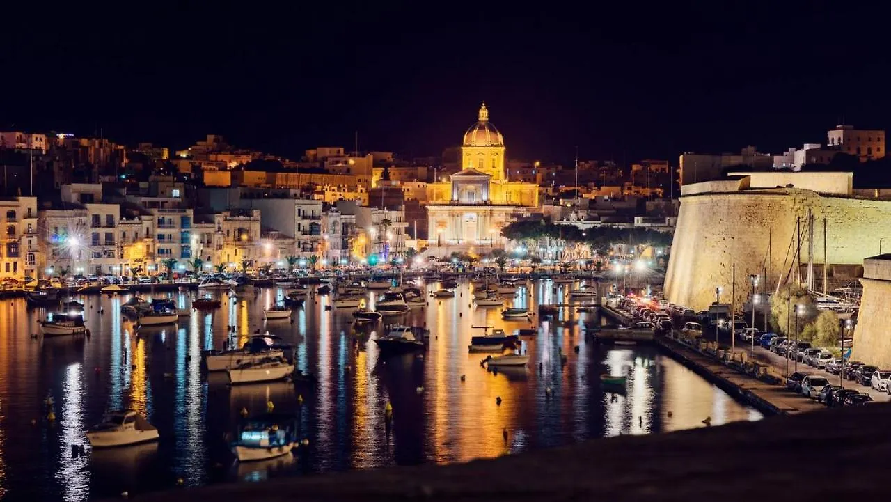 Modern Apt Kalkara Seafront! Apartament