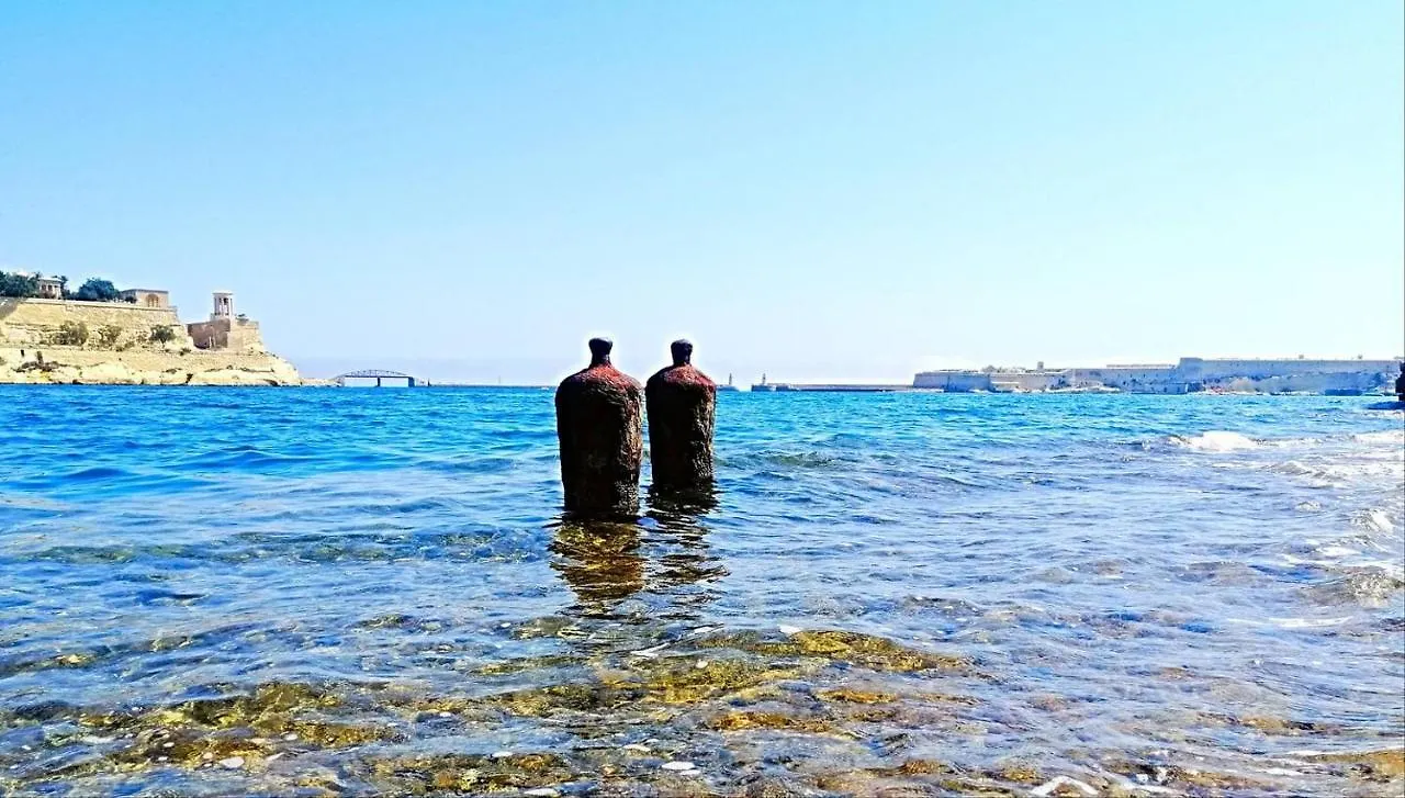 Modern Apt Kalkara Seafront! 0*,